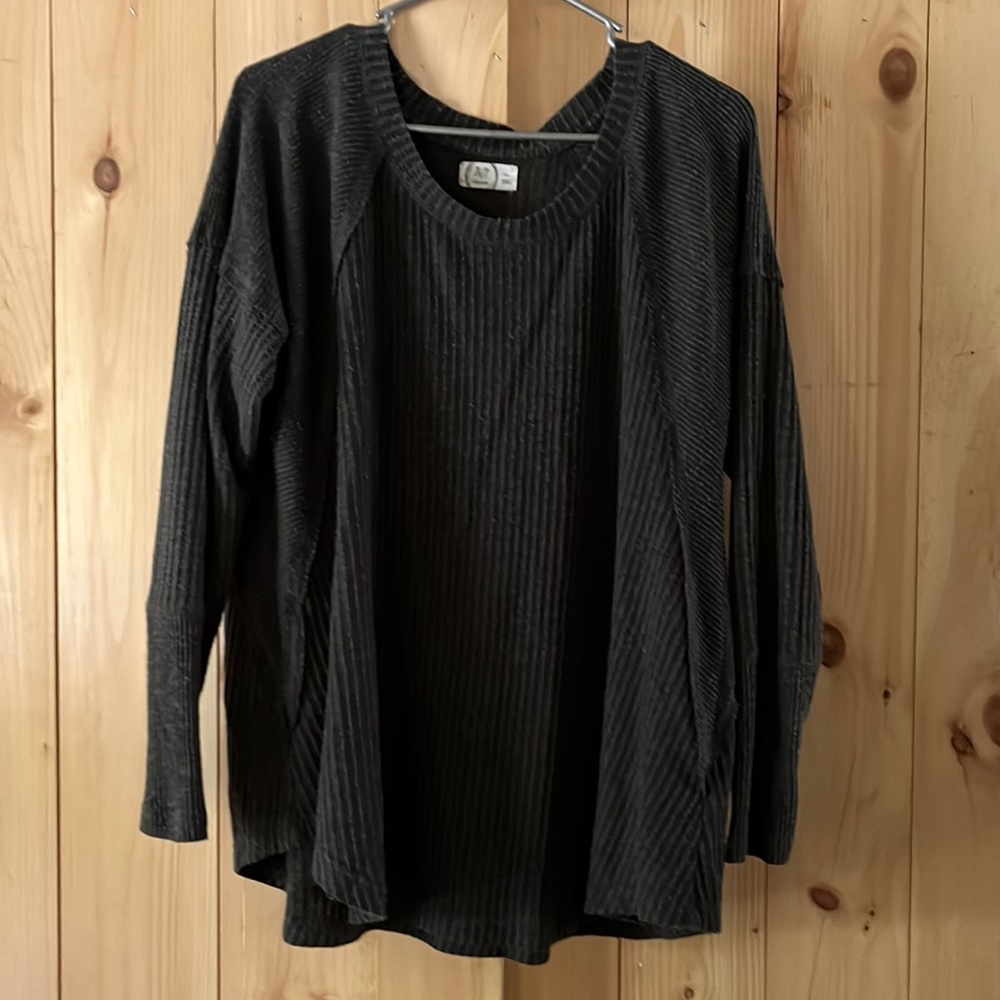 Womens long sleeve/ thin sweater size XL